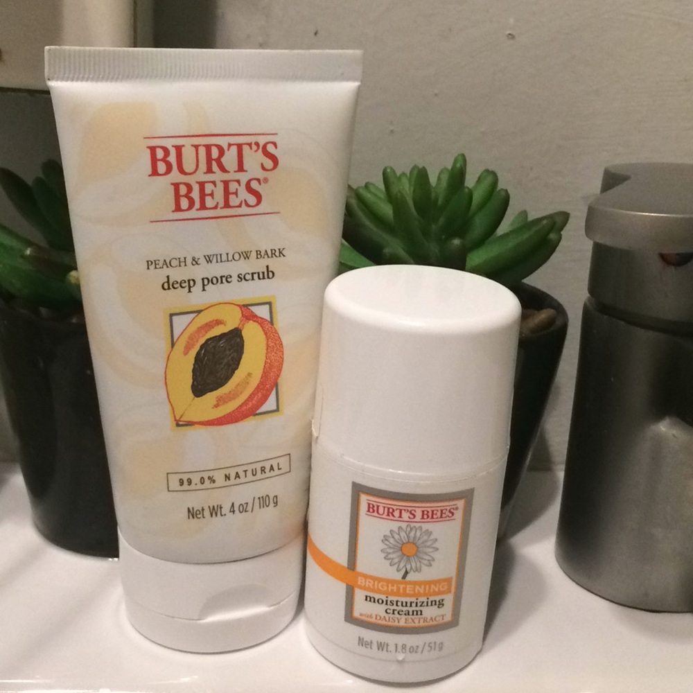 Burt’s Bees skin care set - Picture 1 of 8